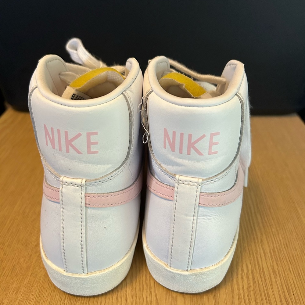 Nike Blazer Mid '77 Vintage Sneakers - White and Pink - Picture 3 of 4